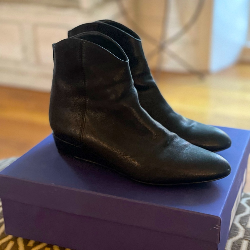 Stuart Weizmann , MODEST booties , size 9.5